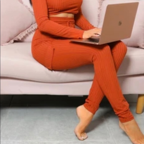 Rust colored co-ord lounge set - Picture 2 of 3